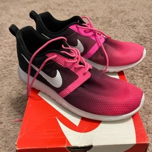 Nike Roshe Run Sneakers